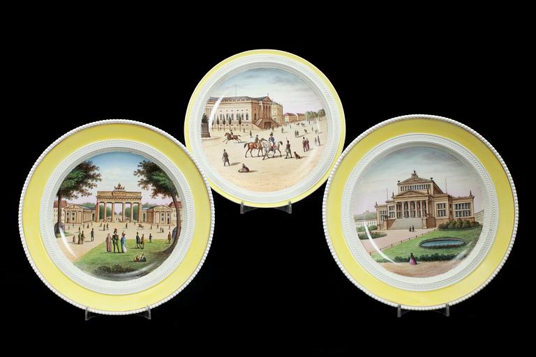 TALLRIKAR, 3 st, porslin. Berlin, 1800-tal.