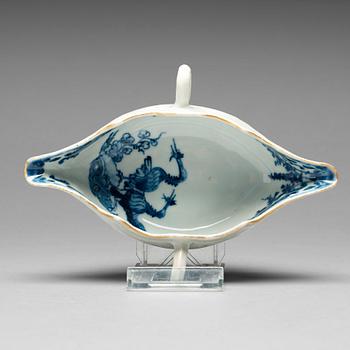 917. A blue and white armorial sauce boat, Qing dynasty, first half of the 18th Century.