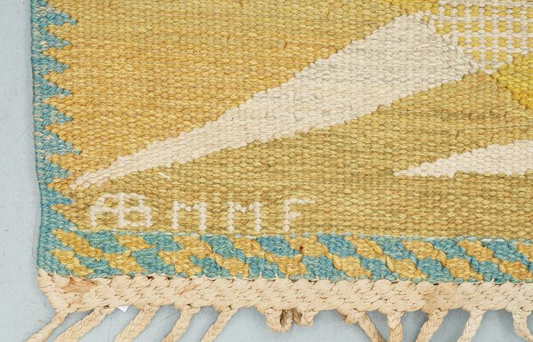 CARPET. "Paula, gul". Gobelängteknik (tapestry weave). 323,5 x 277 cm. Signed AB MMF BN.
