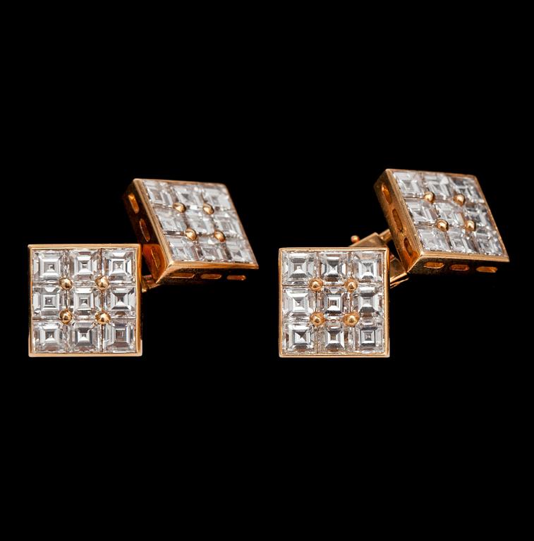 A pair of Boucheron carré cut diamond cufflinks, tot. app. 8 cts.