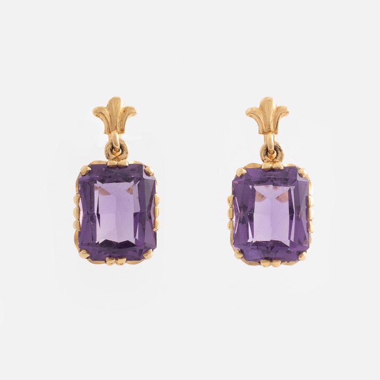 Örhängen ett par samt brosch guld med ametister.