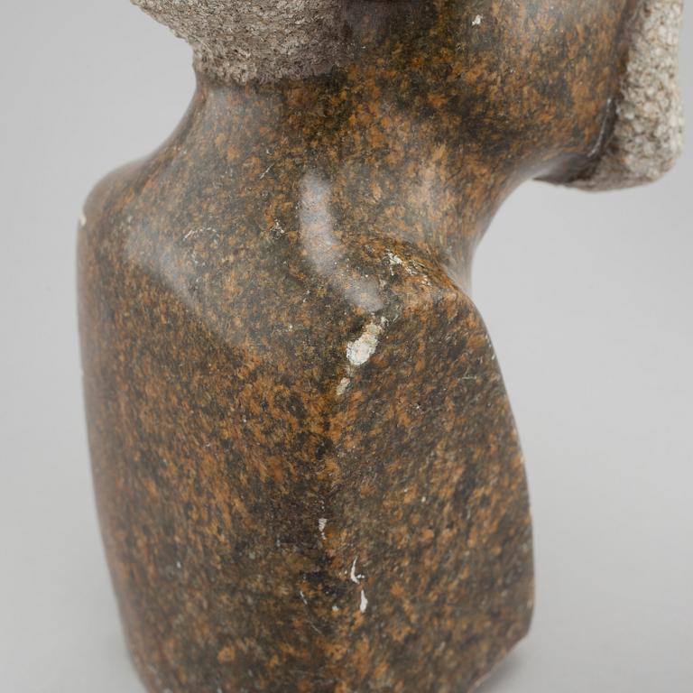 A stone sculpture signed M Fombe, 20th century.