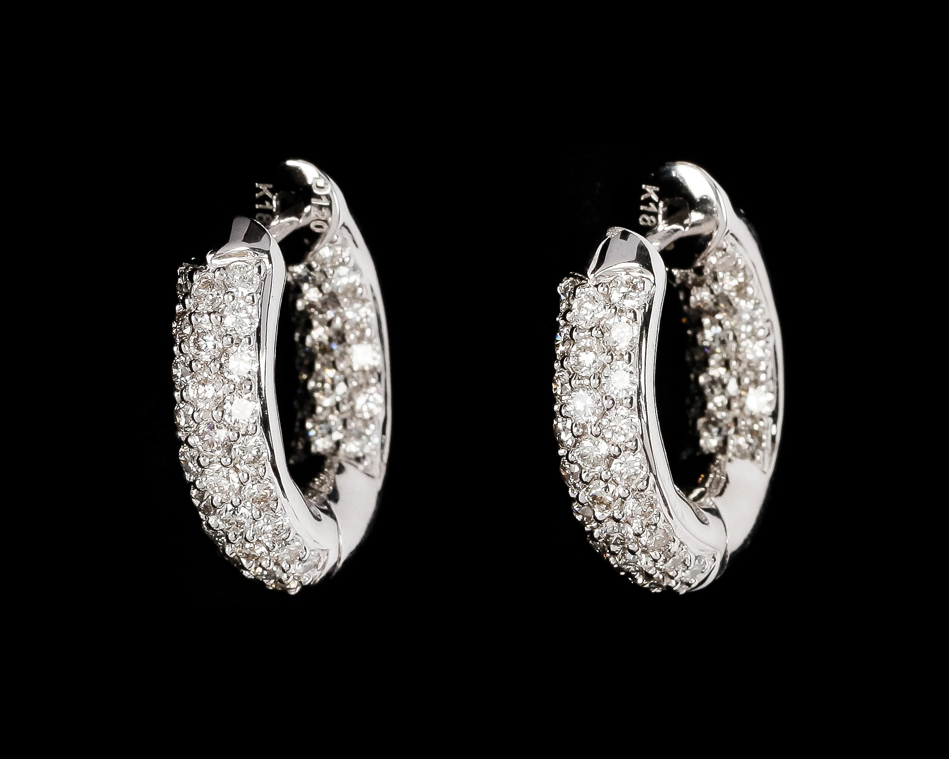 ÖRHÄNGEN, 88 briljantslipade diamanter, tot. 1.20 ct.
