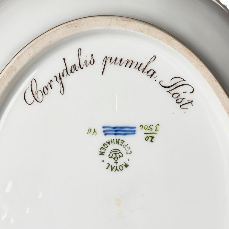 A Royal Copenhagen 'Flora Danica' bowl and serving dish, Denamark, 20th century.