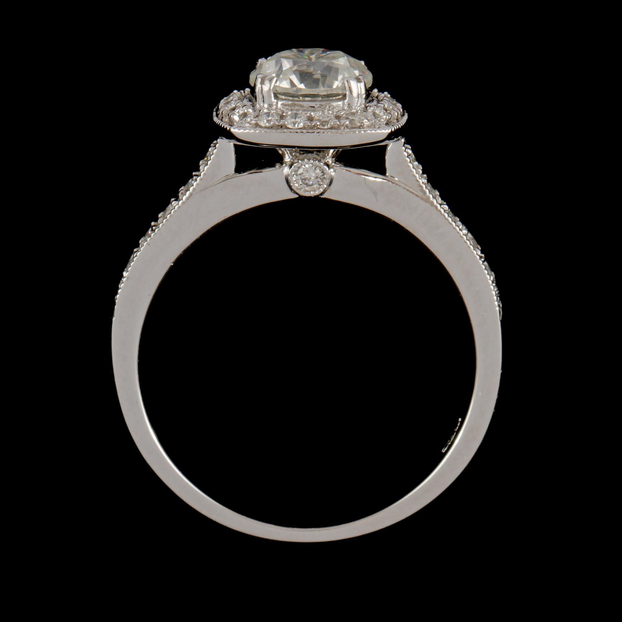 RING, 18K vitguld med briljantslipad diamant 0.95 ct samt små briljantslipade diamanter 0.22 ct. Vikt 4,3 gram.
