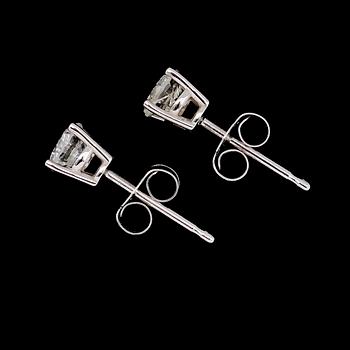 ÖRHÄNGEN, 1 par, 14K vitguld och diamanter tot ca 0.50 ct.