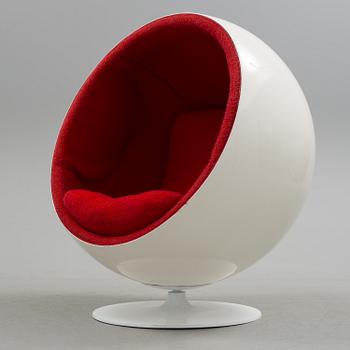 An Eero Aarnio 'Ball chair', Asko, Finland.