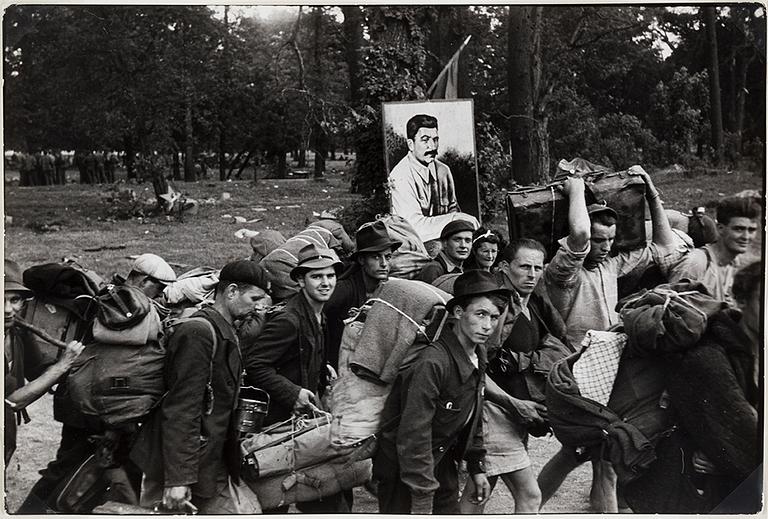 HENRI CARTIER-BRESSON, gelatin silver print stamped by the photographer and with Europapress AB copyright stamp verso.