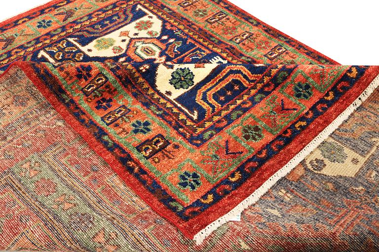 Matta, med s.k. Mamlukdesign, ca. 302 x 247 cm.