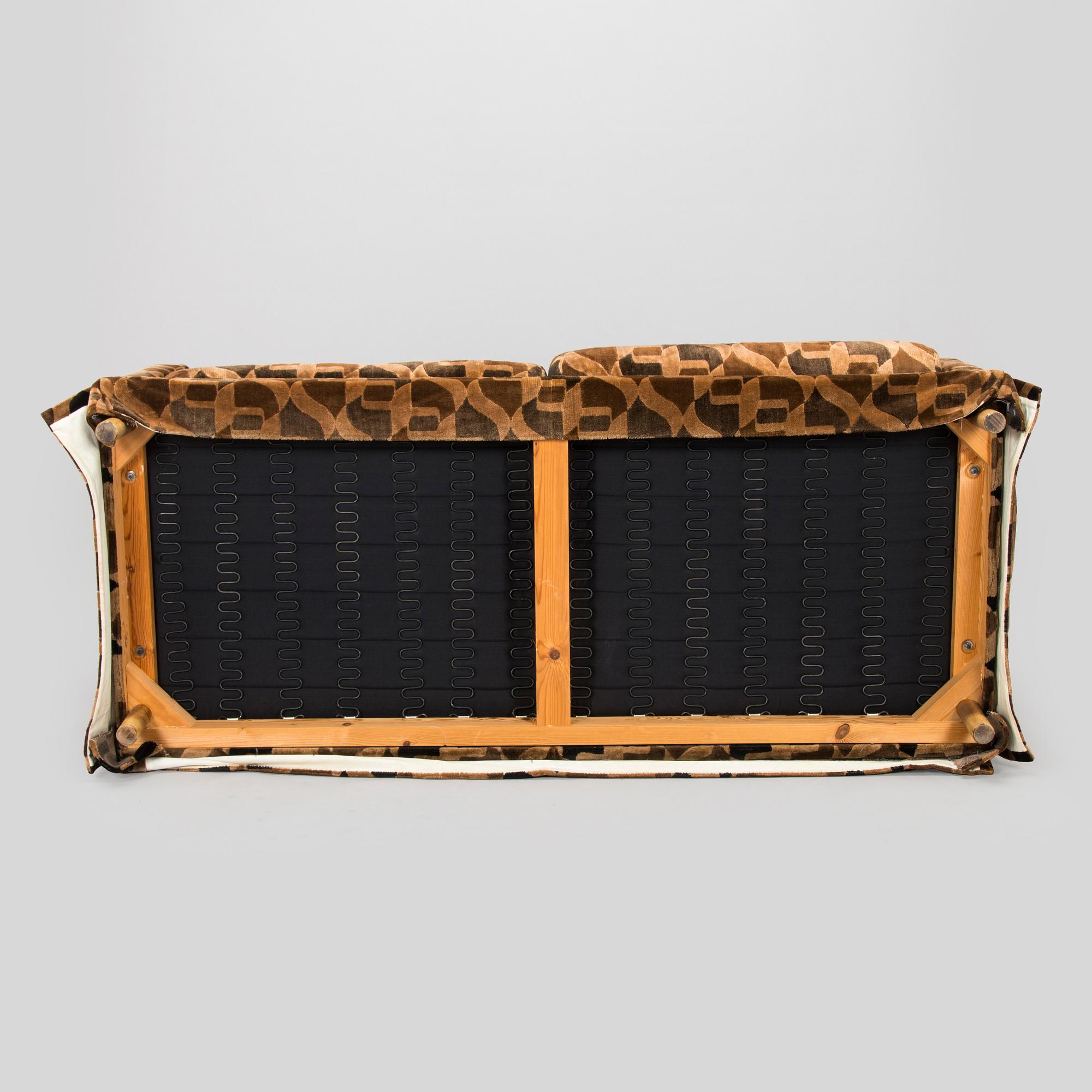 A 1970s sofa for Skanno, according to given information.