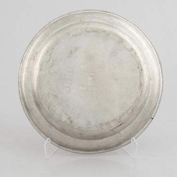 A pewer charger by A. Hedenbom the elder, Örebro 1733.