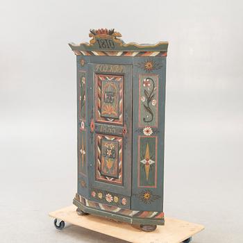 A painted Swdedish corner cupboard dated 1810/1833.