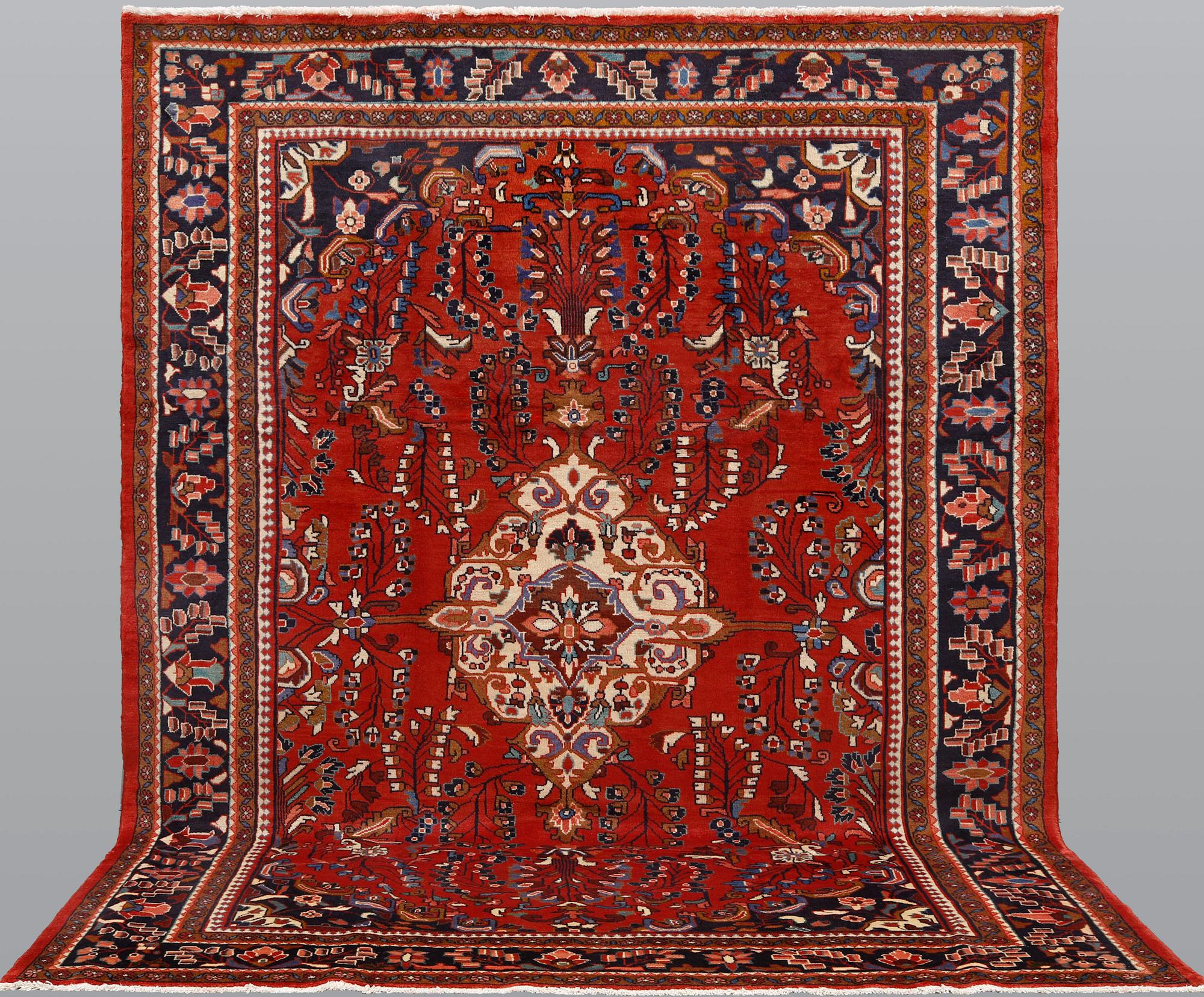 A Lilihan carpet, ca 301 x 232 cm.