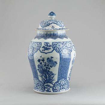 A large blue and white floor vase, lte Qing or later.