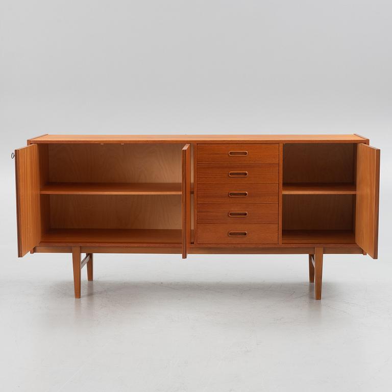 Sideboard, omkring 1900-talets mitt.