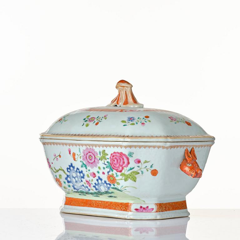 A famille rose tureen with cover and stand, Qing dynasty, Qianlong (1736-95).