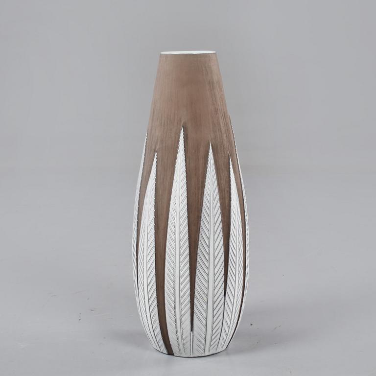 GOLVVAS, stengods, "Paprika", Anna-Lisa Thomson, Upsala Ekeby, 1951-69.