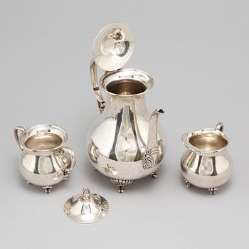 A sterling silver coffee pot, creamer and sugar bowl, 20th century.