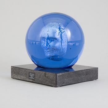 BERTIL VALLIEN, a glass sculpture, signed.