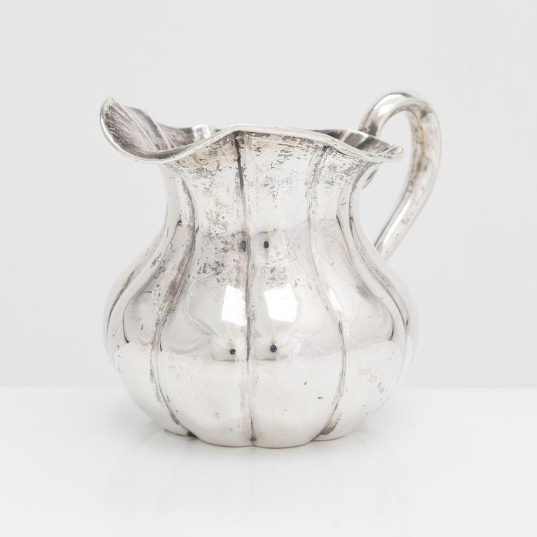Johan Heinoin, mjölkkanna, silver, S:t Petersburg 1872.