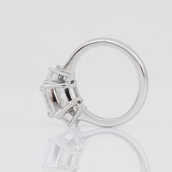 A 3.30 ct D/VVS2, cushion-cut diamond ring. Quality according to GIA certificarte. Side stones 0.67 ct in total.