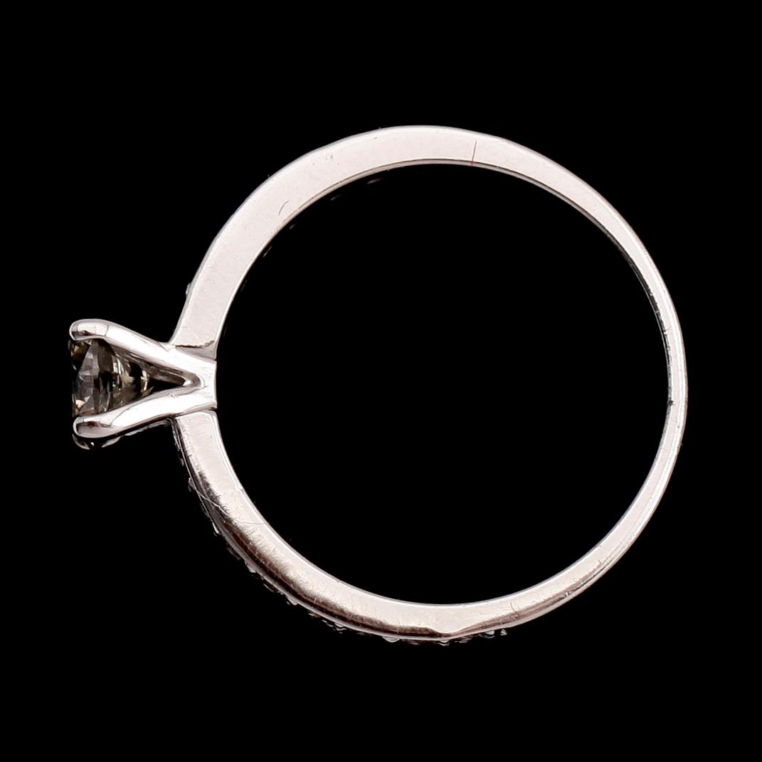 RING, 14 k vitguld, briljantslipade diamanter tot ca 1.00 ct.