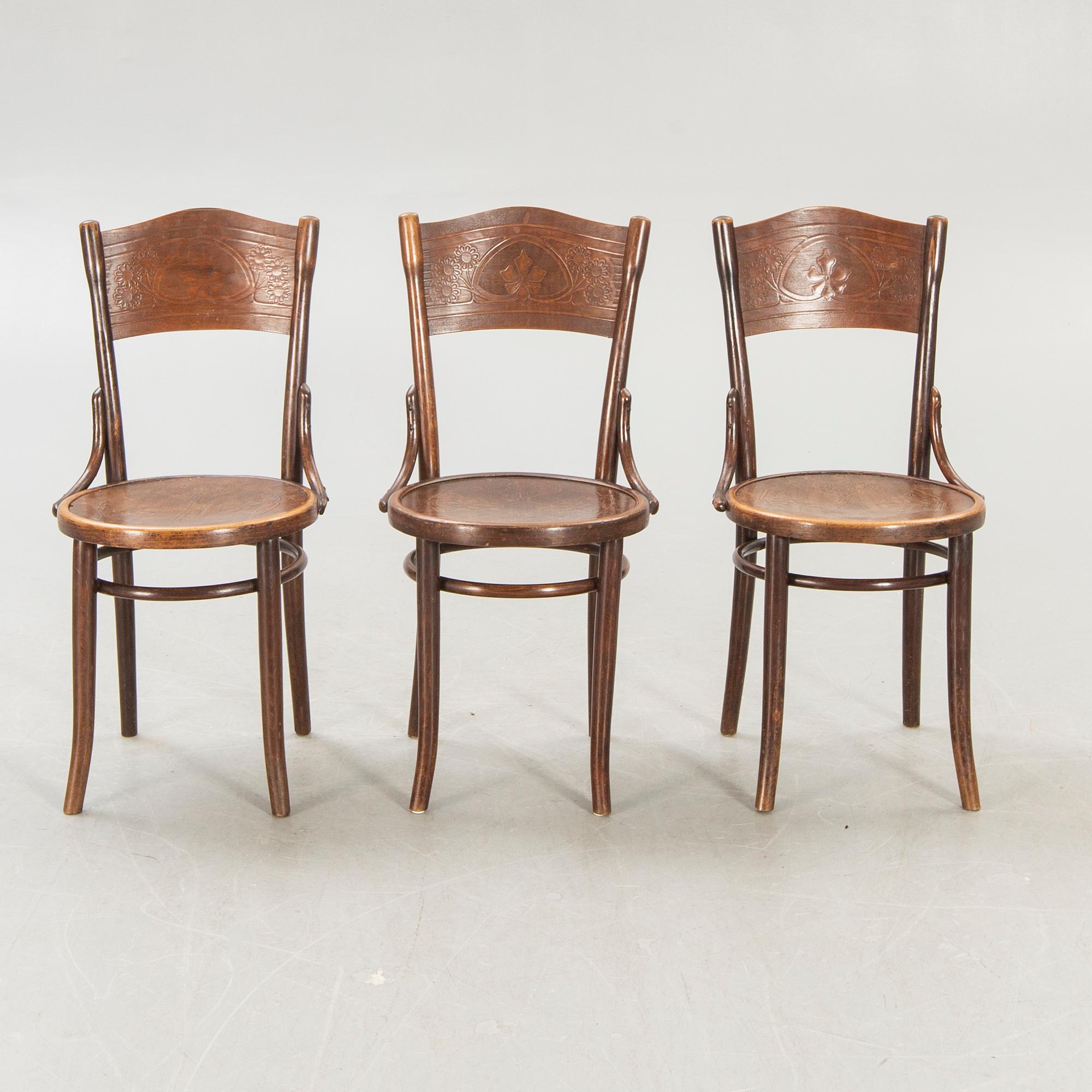 A set of six Thonet chairs first half of the 20th century.