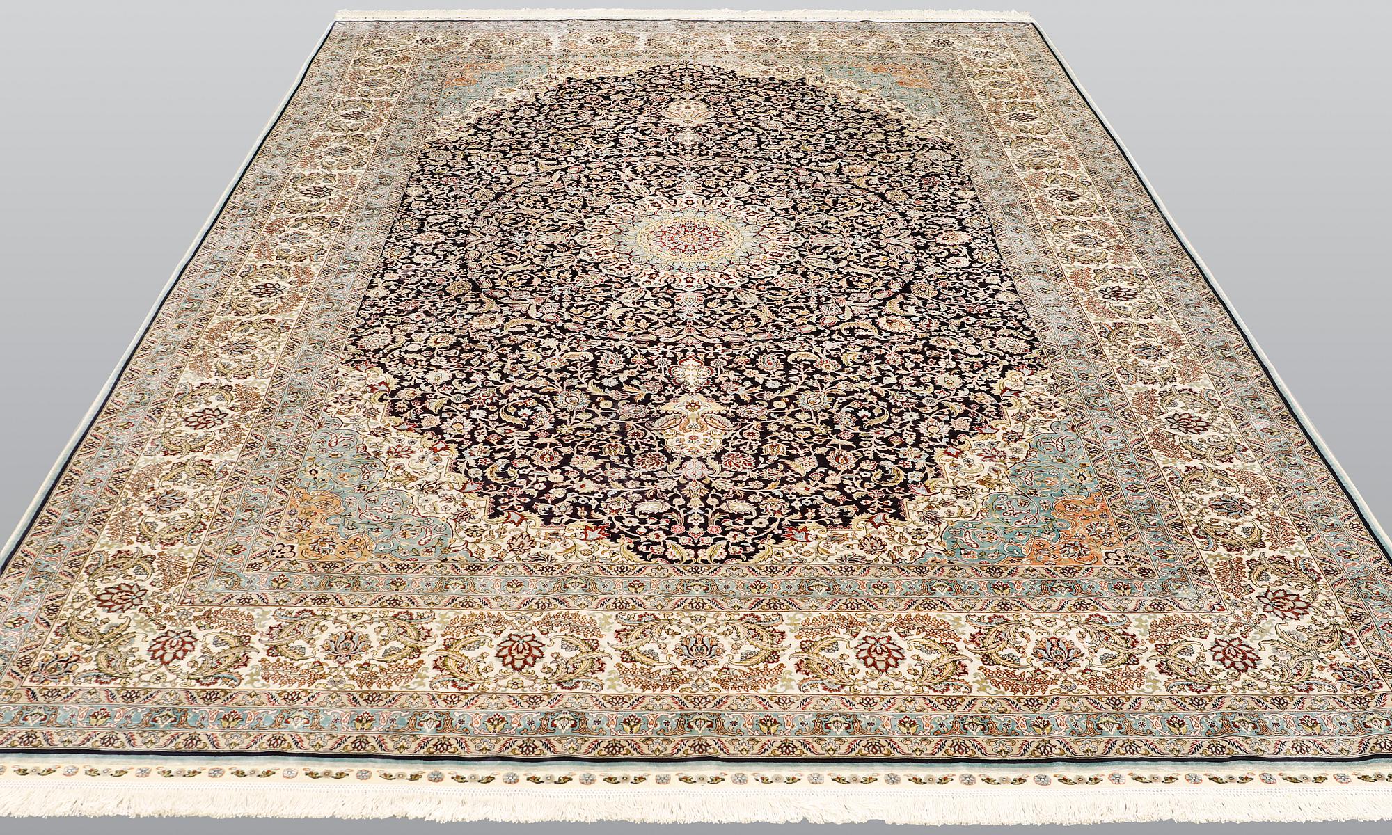 A carpet, Oriental silk, ca 297 x 202 cm.