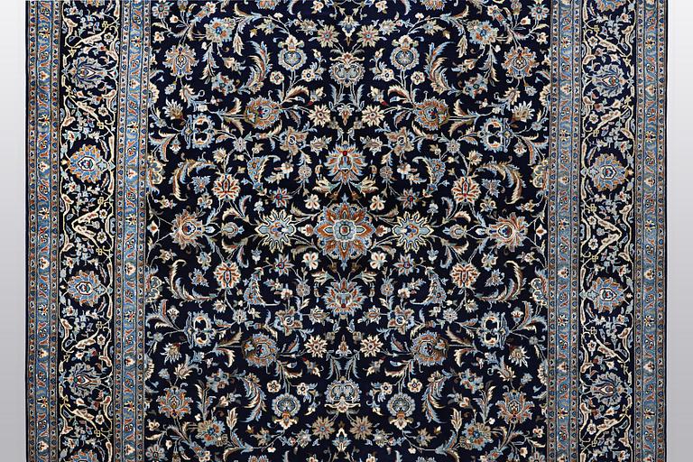 A carpat, Kashan signed Reza Torshi, ca 370 x 250 cm.