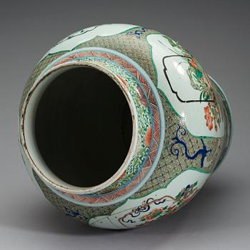 A large famille verte jar, Qing dynasty, Kangxi (1662-1722).