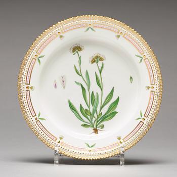 A set of 12 (6+6) Royal Copenhagen 'Flora Dancia', plates, 20th Century.