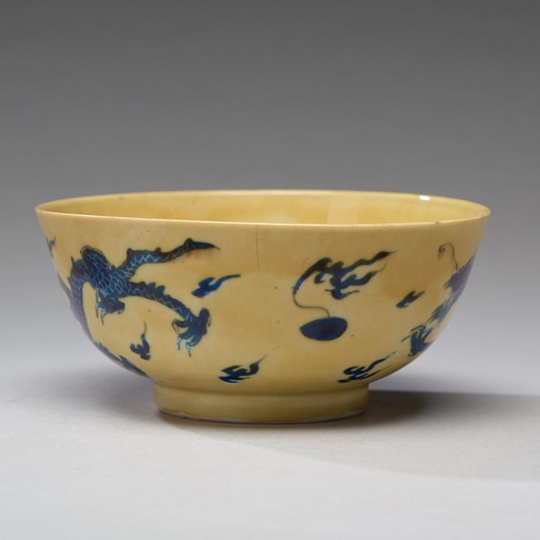 SKÅL, porslin. Qingdynastin, 1600/1700-tal.
