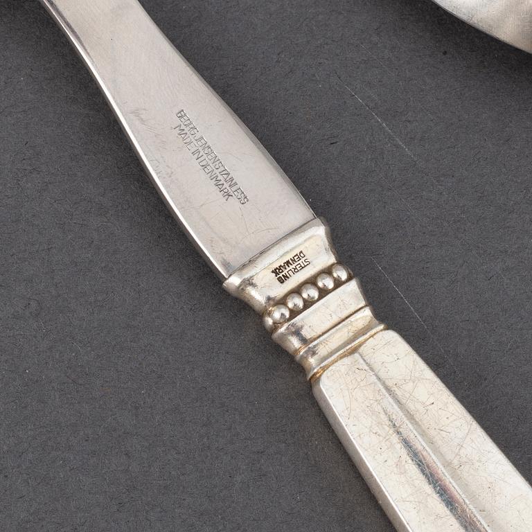 JOHAN ROHDE, a pair of "Dronning/Acanthus" silver sallad cutlery, Georg Jensen, Denmark.