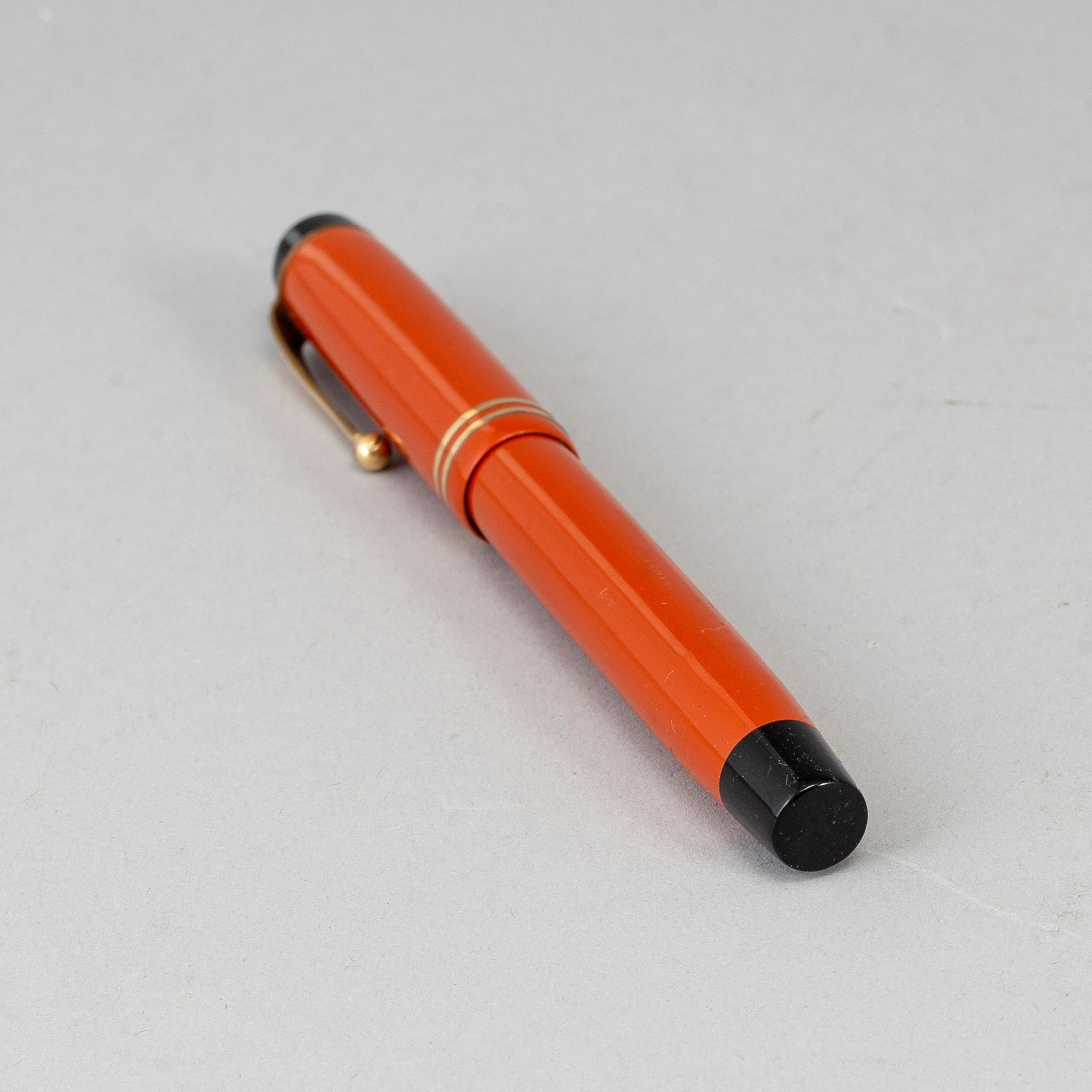 A Parker Duofold Special fountain pen, USA.