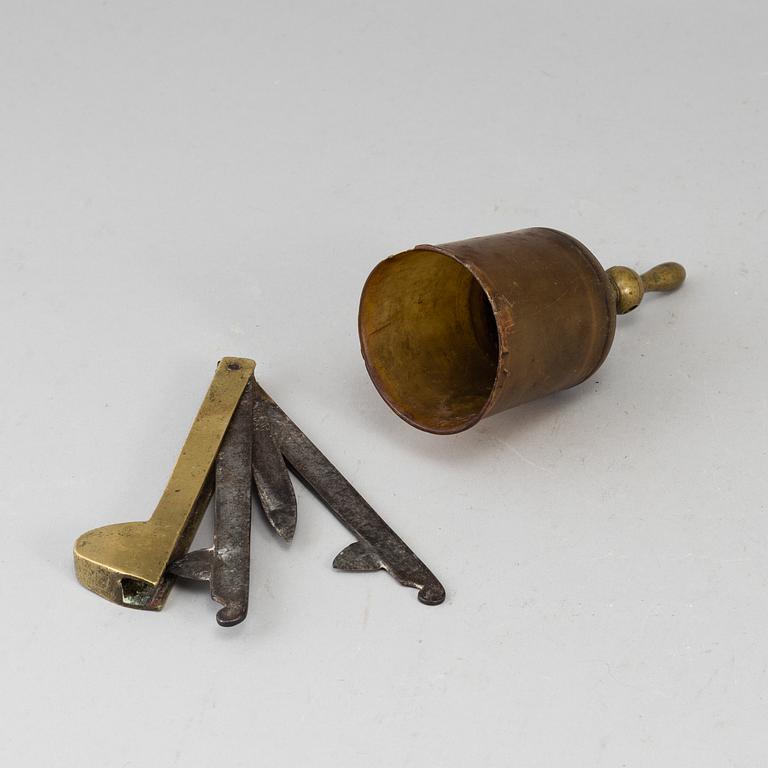 A phleam and horn cup, 18th century.
