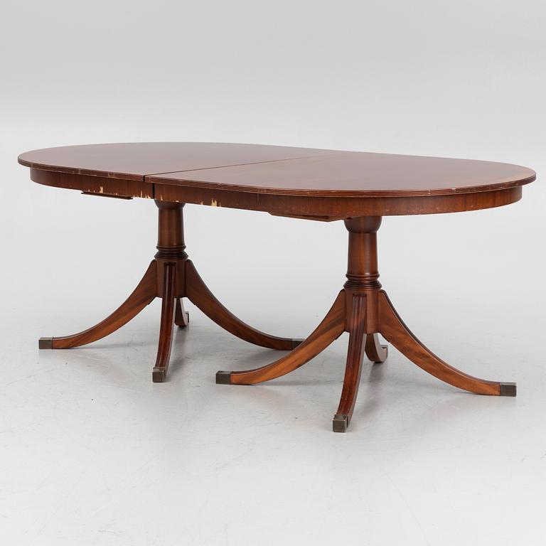 Matbord, engelskt, 1900-talets andra hälft.