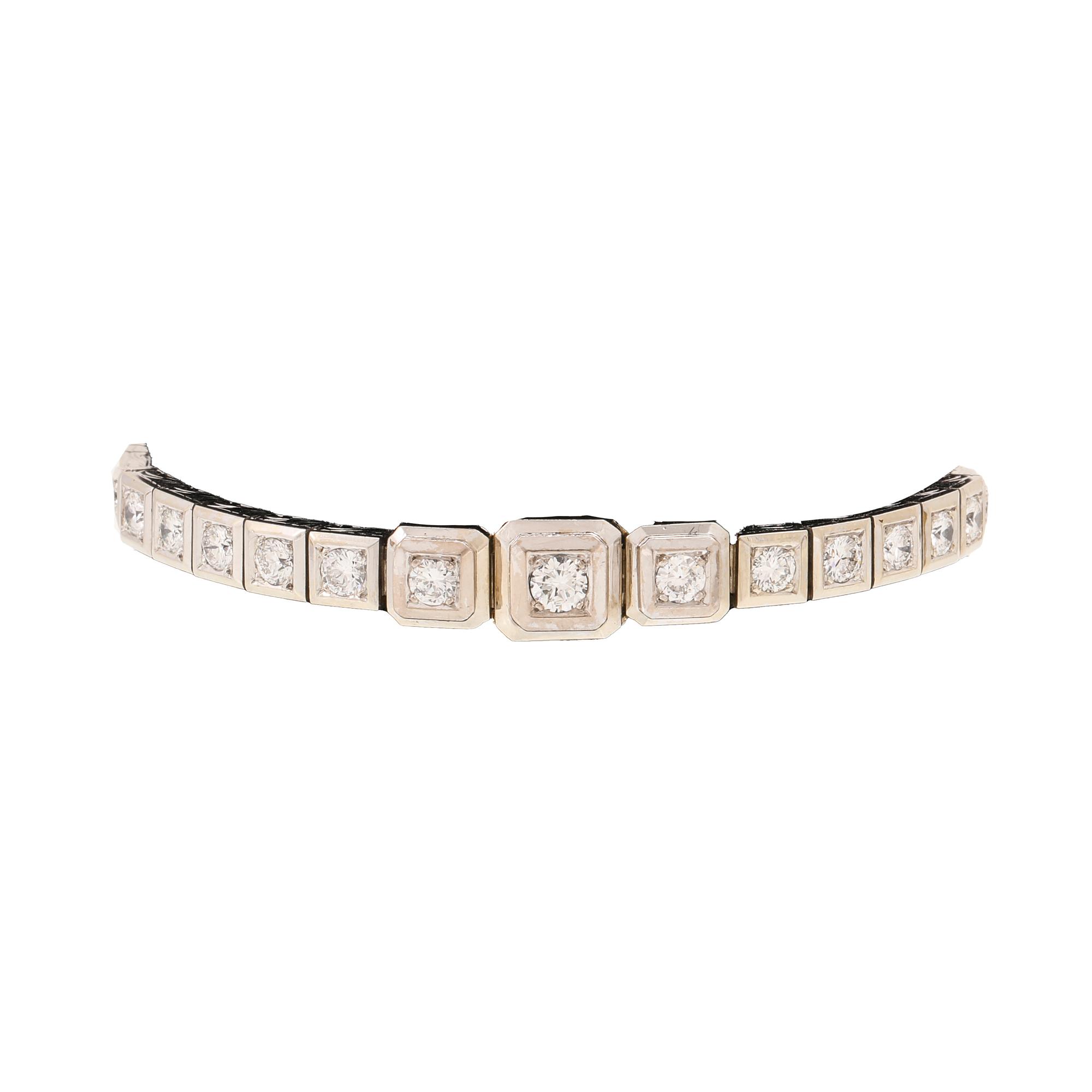 An 18K white gold bracelet with brilliant cut diamonds.