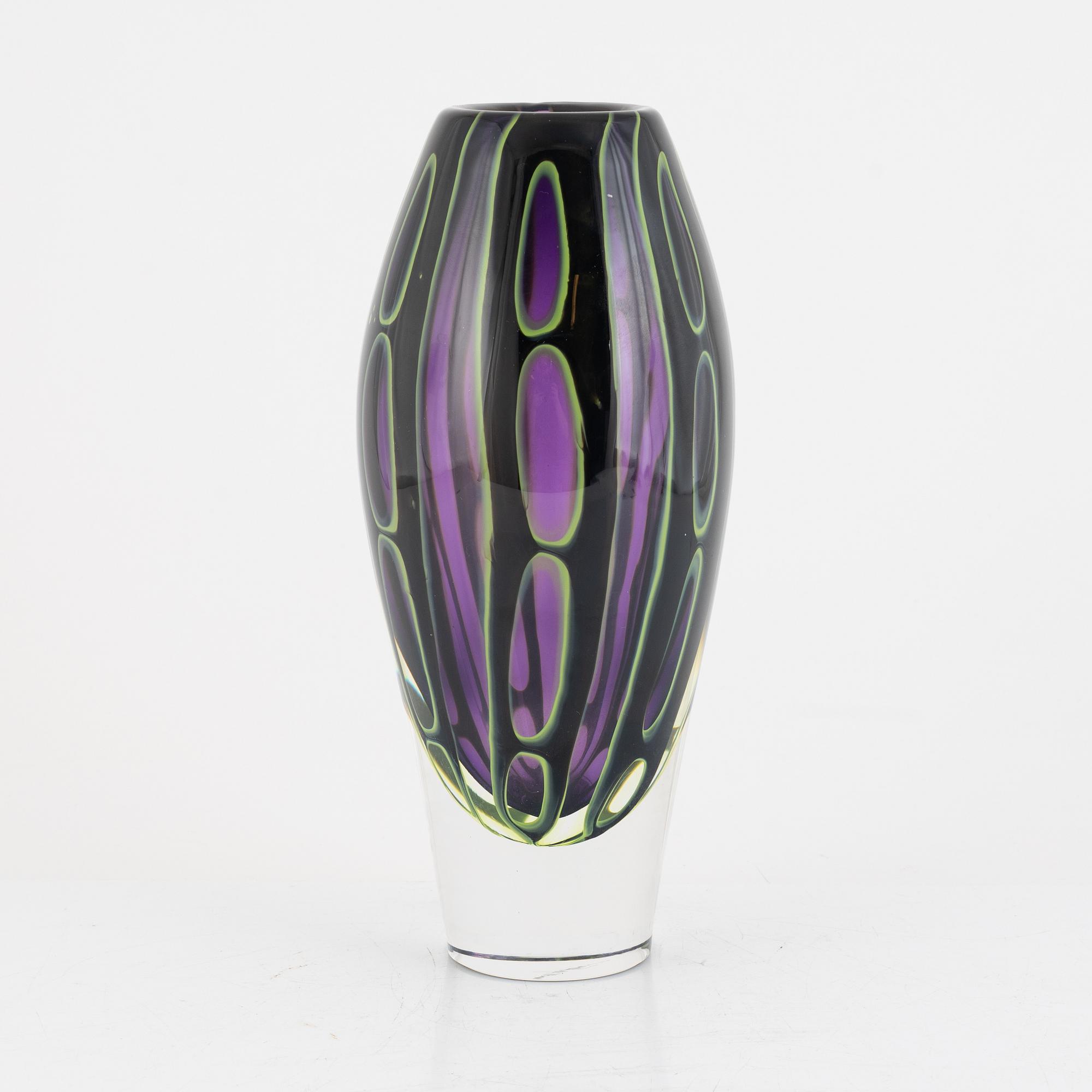 Martti Rytkönen, a 'graal' vase, Orrefors, 2001.
