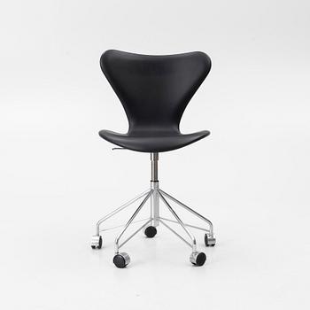 Arne Jacobsen, Office chair, model 3117, 'Serie Seven' Fritz Hansen, 2017.