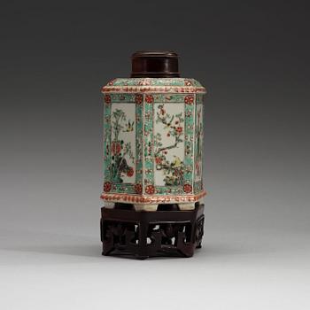 TEDOSA, porslin. Qingdynastin, 1800-tal.