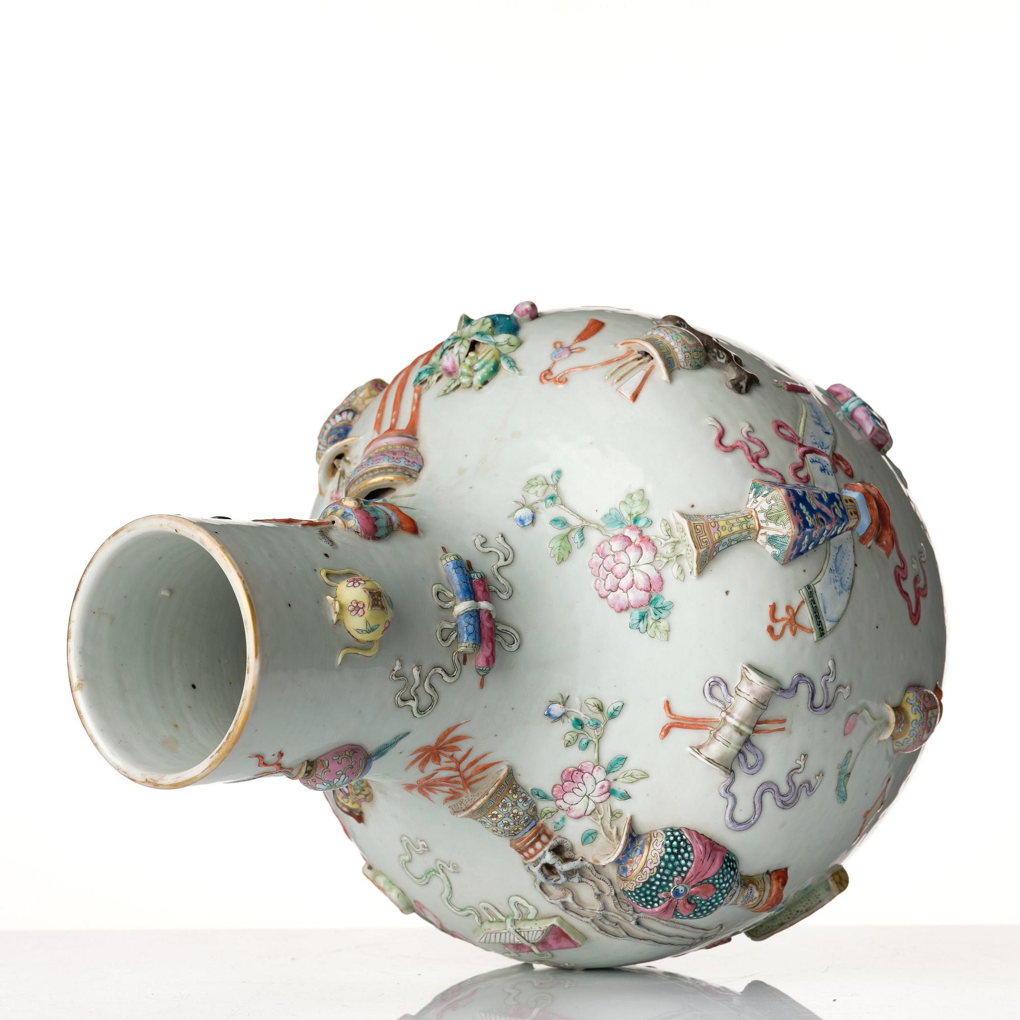 Praktvas, porslin. Qingdynastin, 1800-tal.