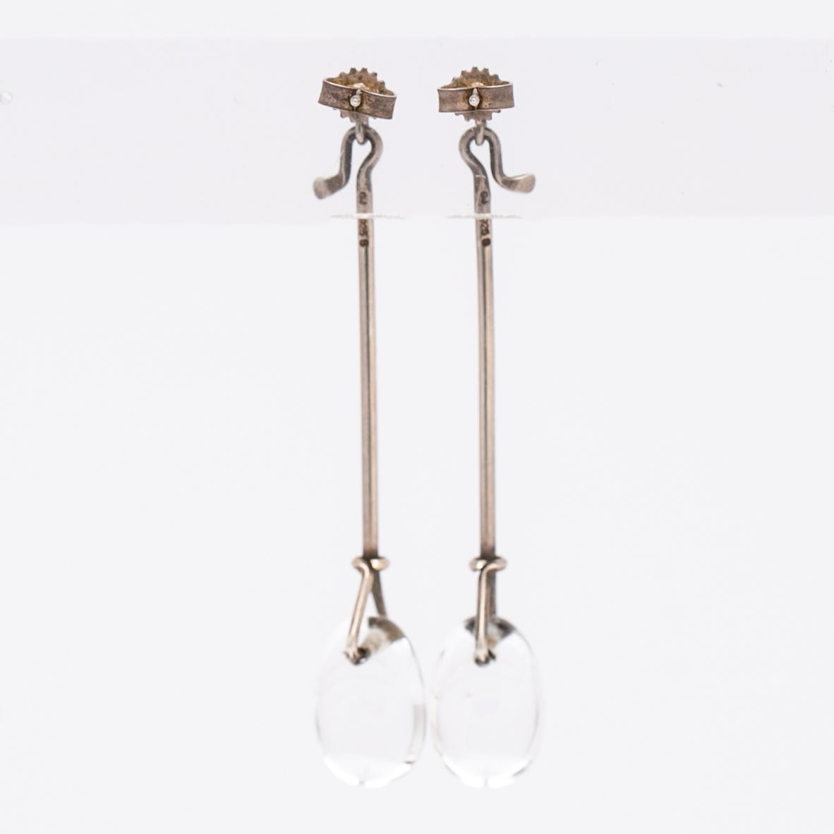 Vivianna Torun Bülow-Hübe, örhängen "Dew-drops", silver och bergkristall för Georg Jensen.