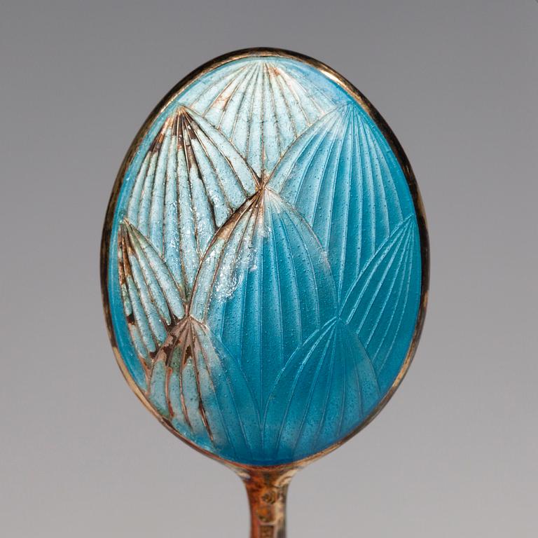 MOCKASKEDAR, 12 st, silver 916 och emalj, Tillander, Helsingfors 1951. Vikt 135 g.