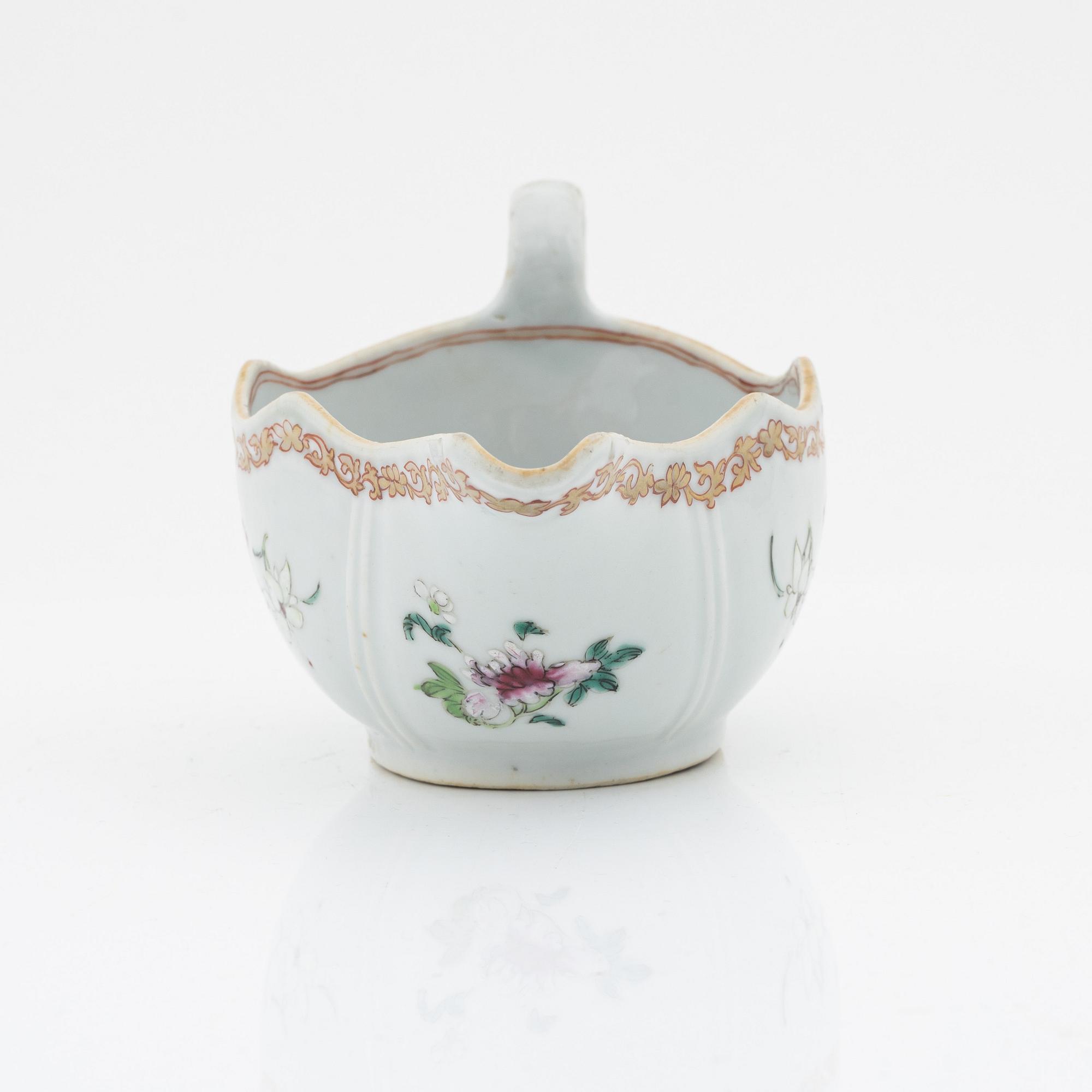 A famille rose sauce boat, Qing dynasty, Qianlong (1736-95).