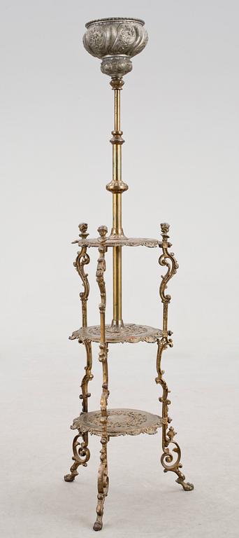 GOLVFOTOGENLAMPA, gjutjärn och mässing, nyrokoko, 1800-tal.