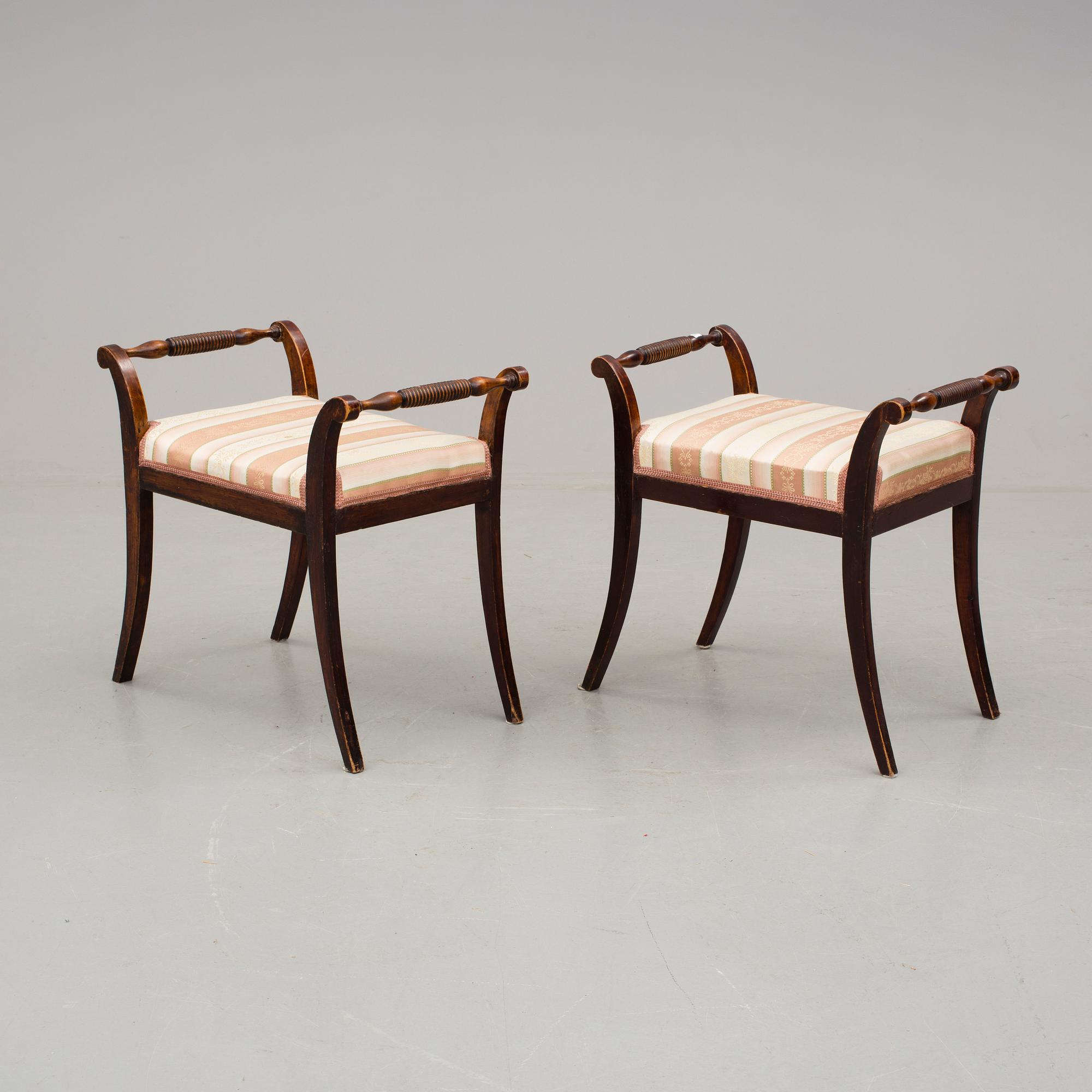 TABURETTER, ett par. Karl-Johan, 1800-talets mitt.