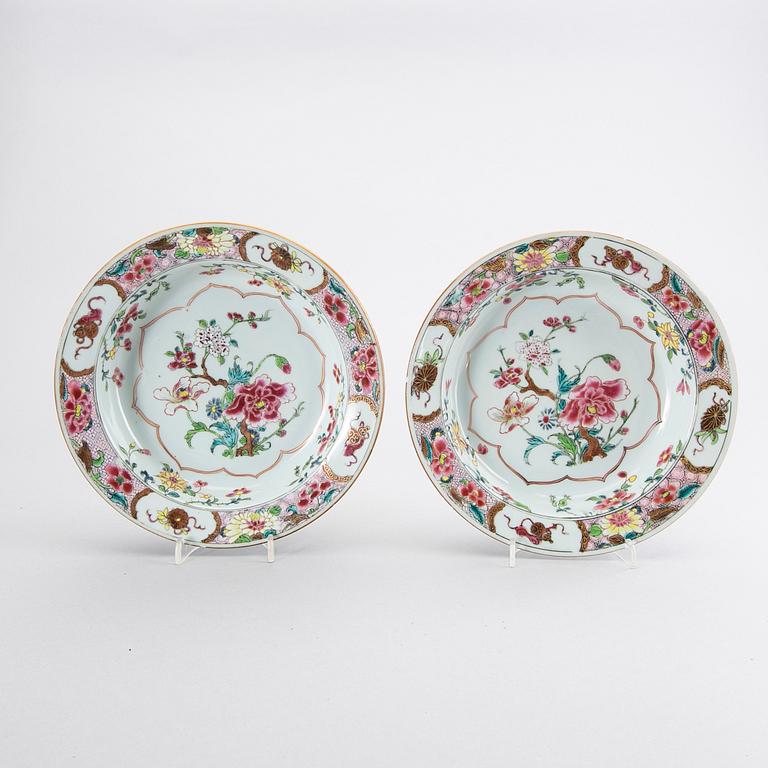 A set of four Qianlong Famille rose porcelain plates.