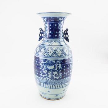 Floor vase, China late 19th century.