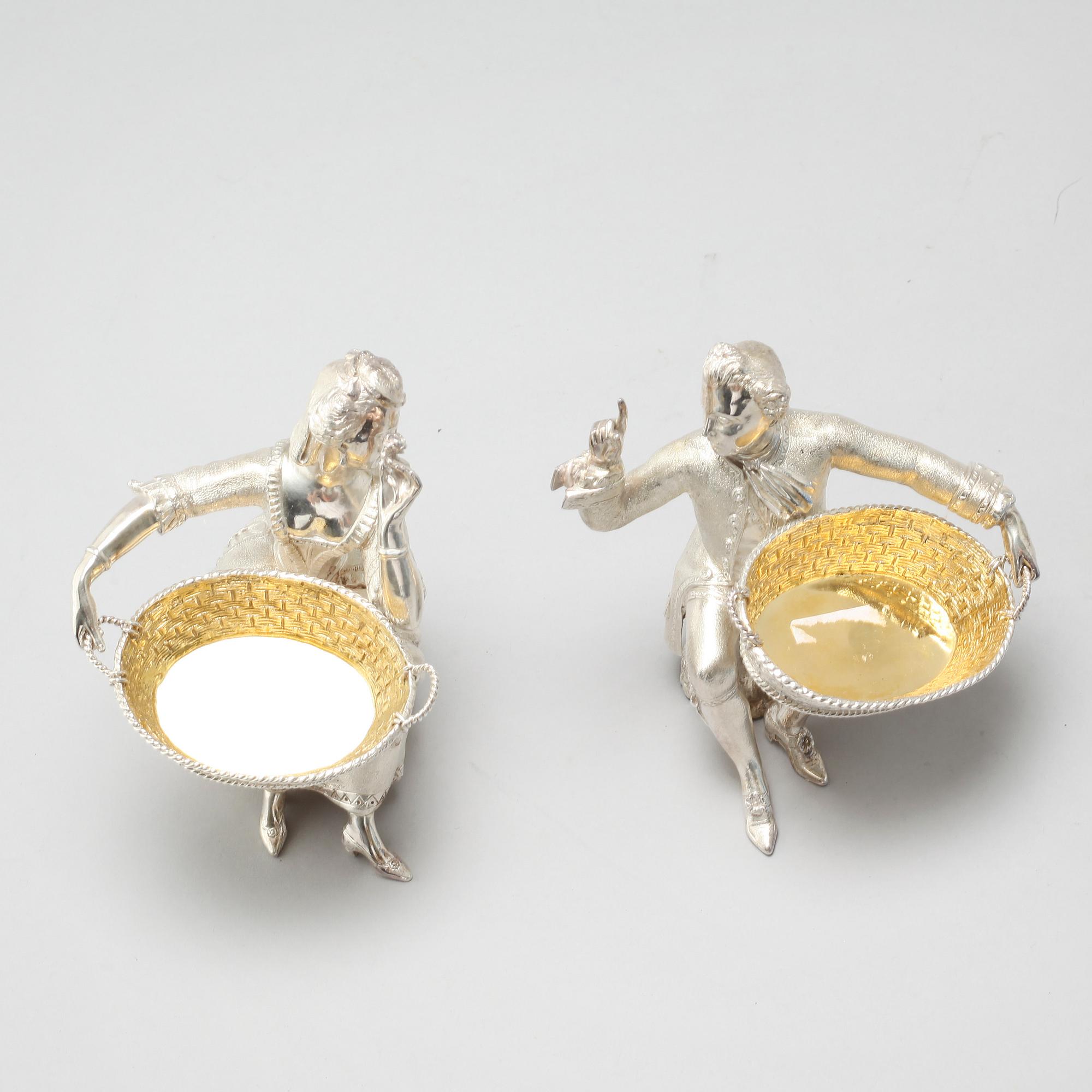 A pair of silver figurines bought at Garrard, London, 21th century.