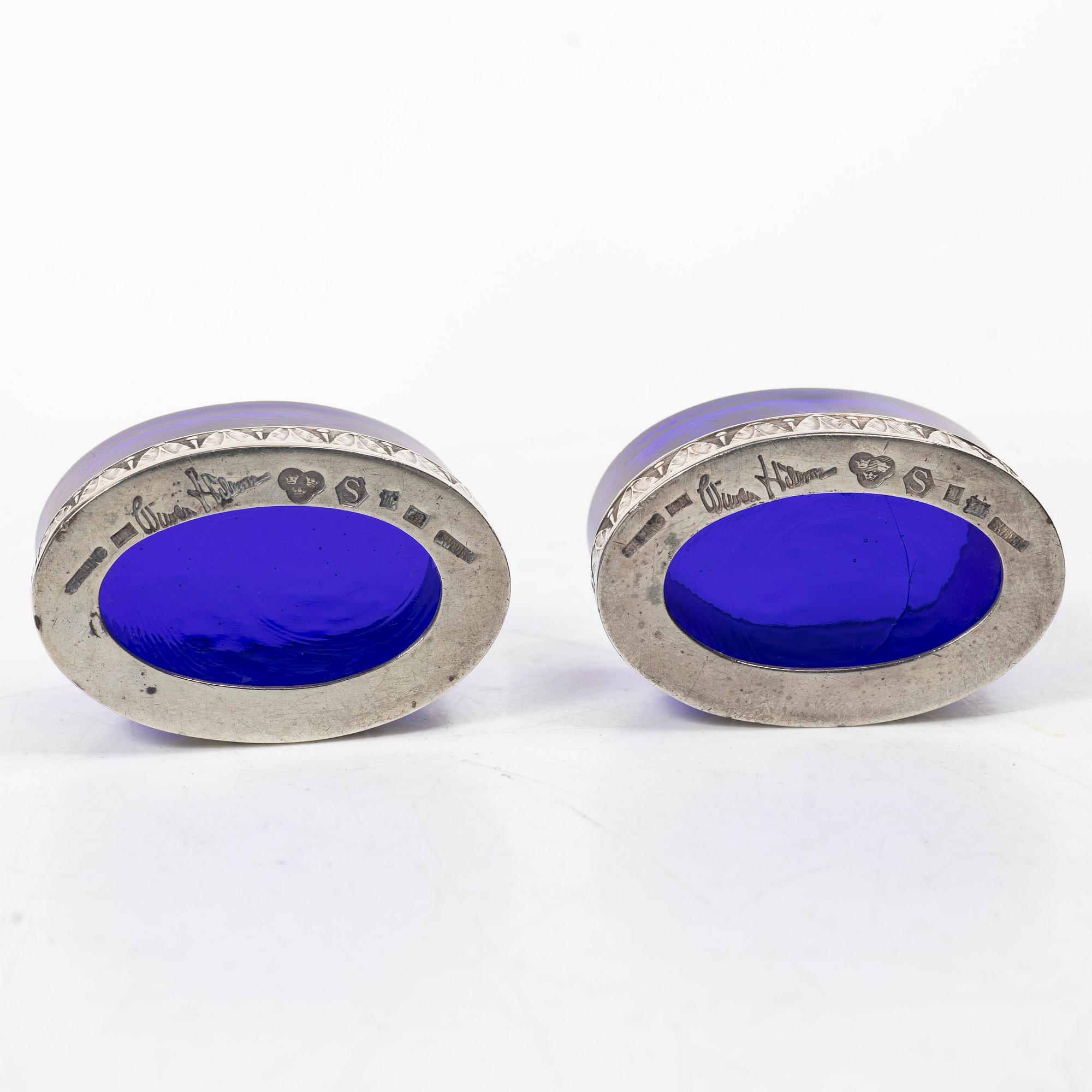 Wiwen Nilsson, A pair of silver salt cellars with spoons, 1949–1950.